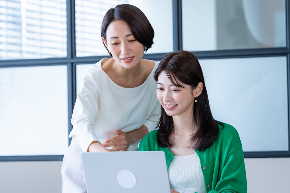 OJTとは？実施するメリットや効果的な進め方、OJT運用を成功させるためのポイントを解説