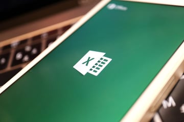 人事評価におけるエクセルのメール添付リスクと防止策について