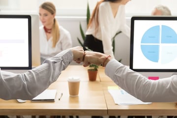 成果主義の導入と評価制度について詳しく解説。失敗しないポイントとは